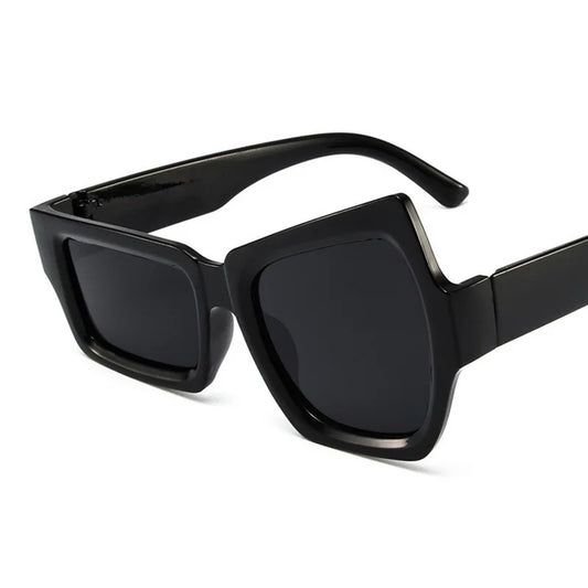 Black rectangular frame with black lens for techno sunglasses